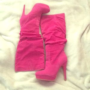 NWOT Suede Fuschia Mid-Calf Platform Heel Boots